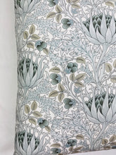 Indlæs billede til gallerivisning William Morris pudebetræk Artichoke Dove
