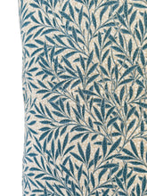 Indlæs billede til gallerivisning William Morris pudebetræk Emery&#39;s Willow - Woad Blue
