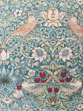 Indlæs billede til gallerivisning William Morris pudebetræk Strawberry Thief aqua
